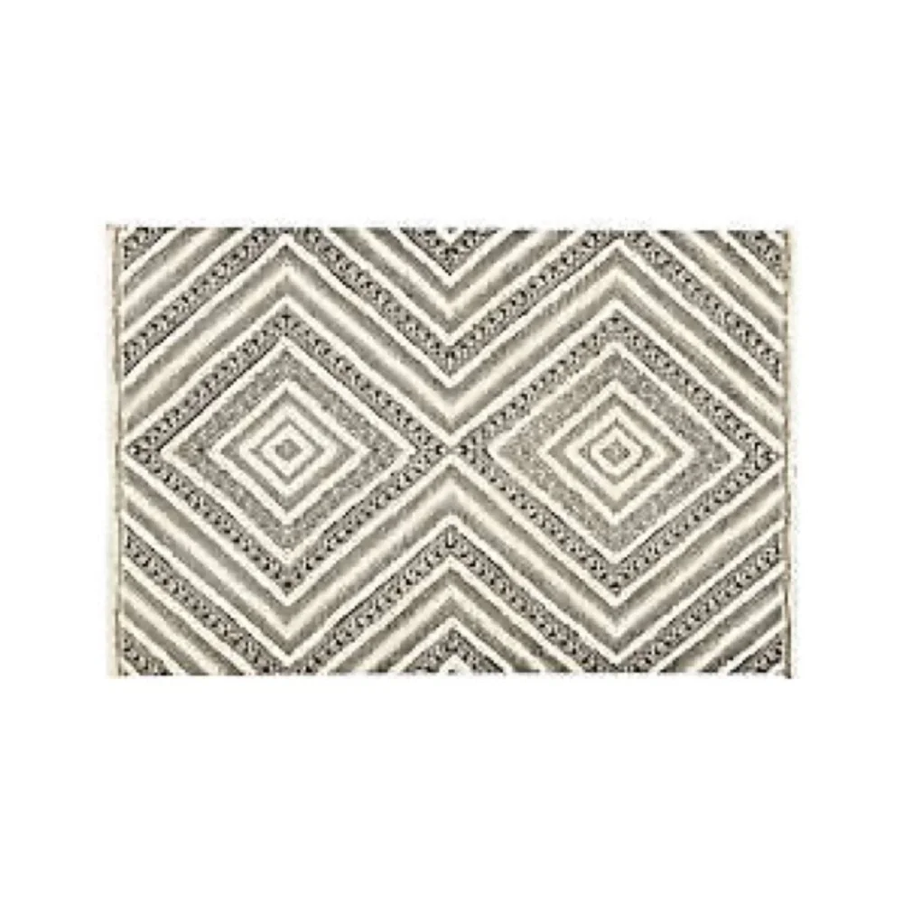 NWT - BOHO RUG - Picture 4 of 10